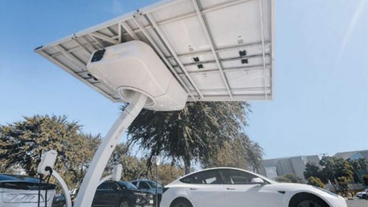 Electric Passenger Vehicle Sales Cross 4% First Time In May 2025: FADA
