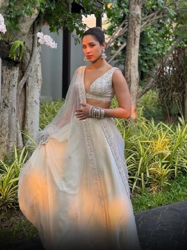 Modern Royalty: Lehenga Inspiration Straight From Pashmina Roshan’s Closet